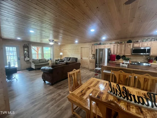 $865,000 | 1575 Rice Creek Road, Flag Pond, TN 37657