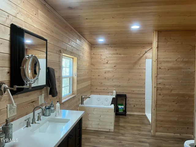 $875,000 | 1575 Rice Creek Road, Flag Pond, TN 37657