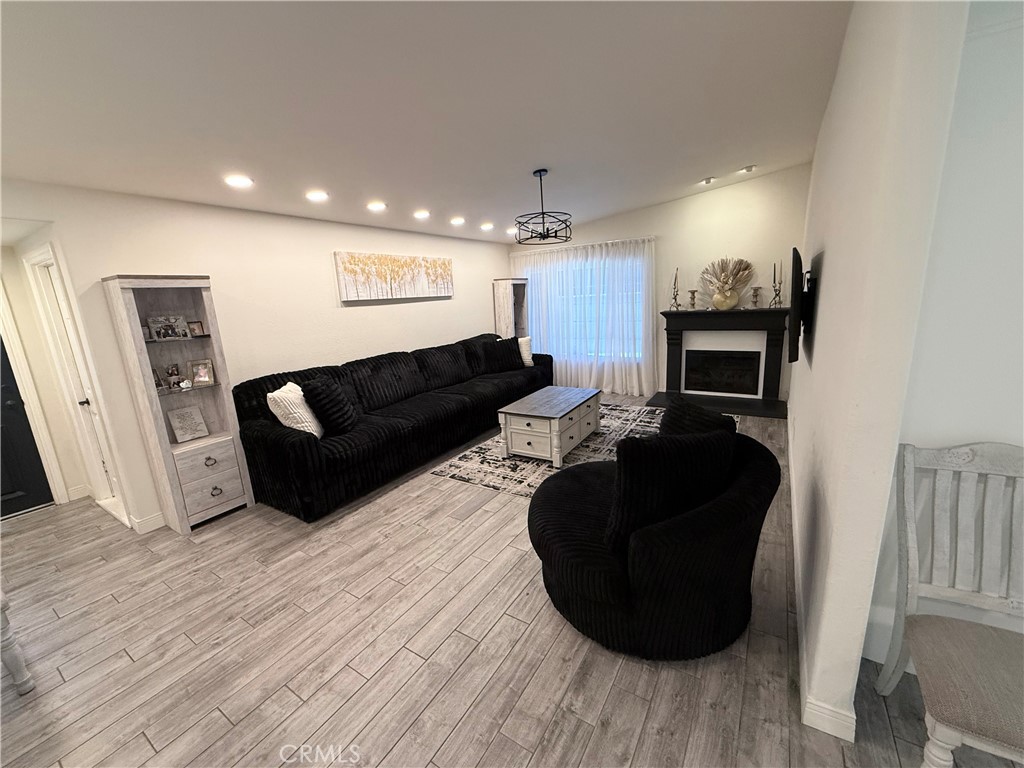 2290 Rohner Court Simi Valley, CA 93063 - Photo 4 of 15