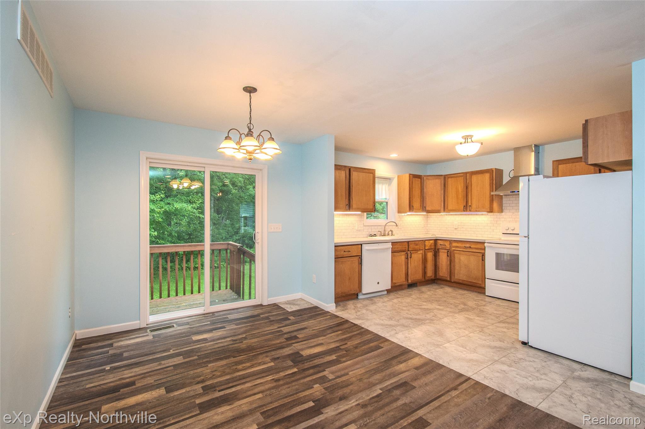1765 Parker Road Holly, MI 48442 - Photo 15 of 46 Kitchen & Dining Room