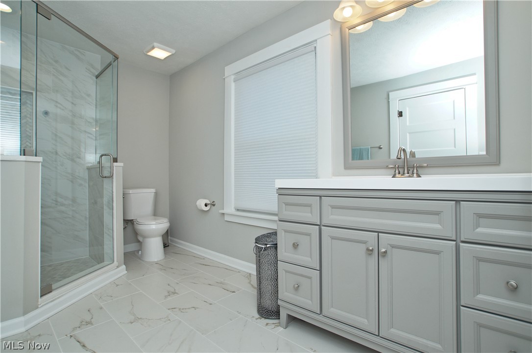 3252 Warrington Road Cleveland, OH 44120 - Photo 17 of 34