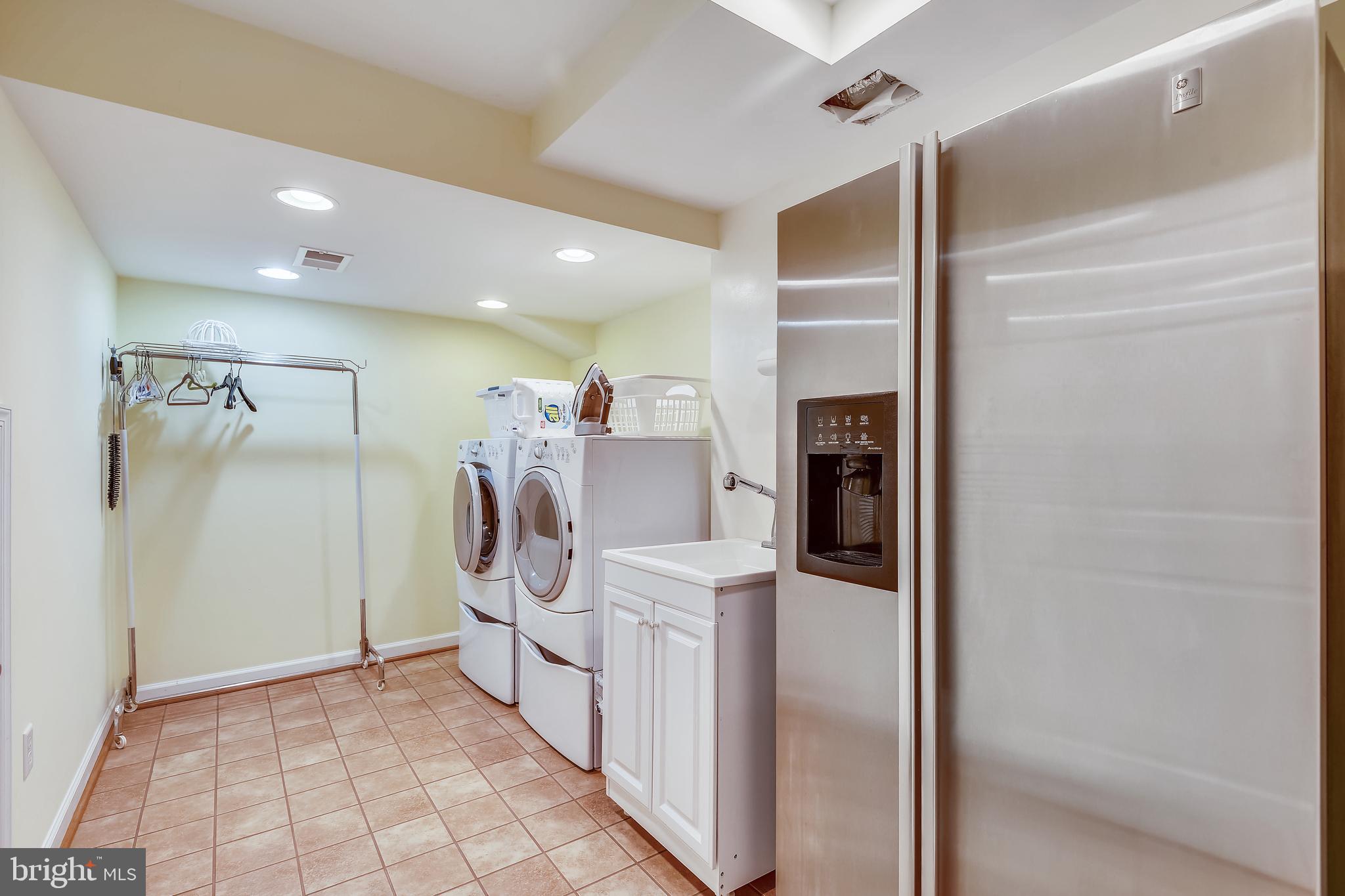 252 Charring Court Riva, MD 21140 - Photo 40 of 57 Laundry room with utility sink
