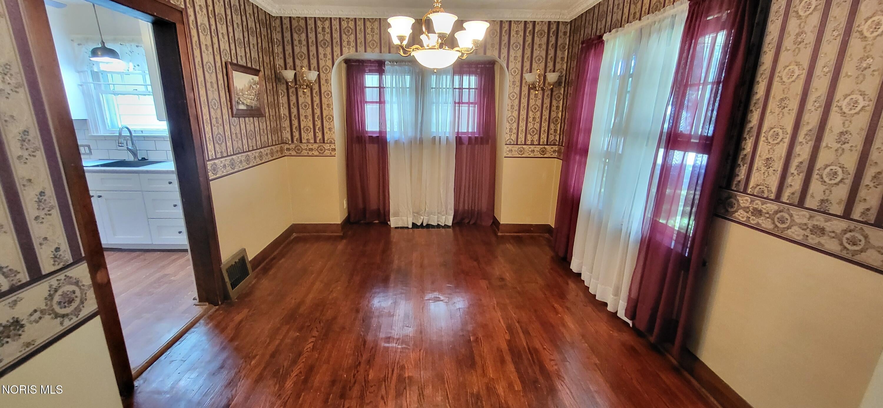 1463 Sabra Road Toledo, OH 43612 - Photo 3 of 13 Gallery Image 3