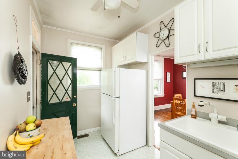 906 Overbrook Road Baltimore, MD 21239 - Photo 11 of 27 Updated Kitchen