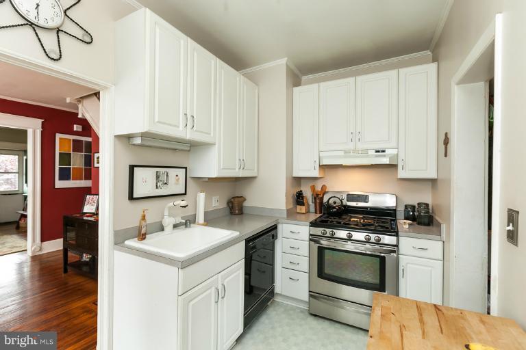 906 Overbrook Road Baltimore, MD 21239 - Photo 5 of 27 Updated Kitchen