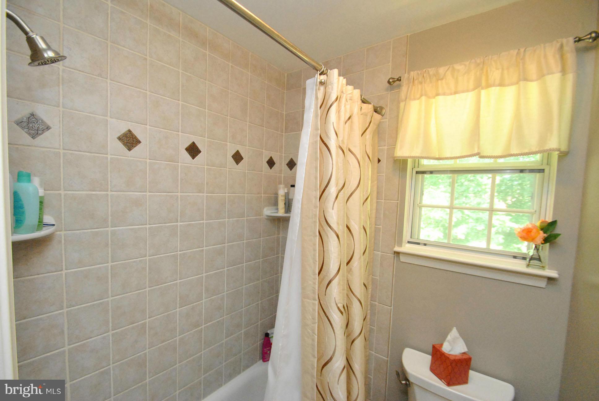 4216 Winterode Way Baltimore, MD 21236 - Photo 19 of 30 UPPER LEVEL HALL FULL BATH