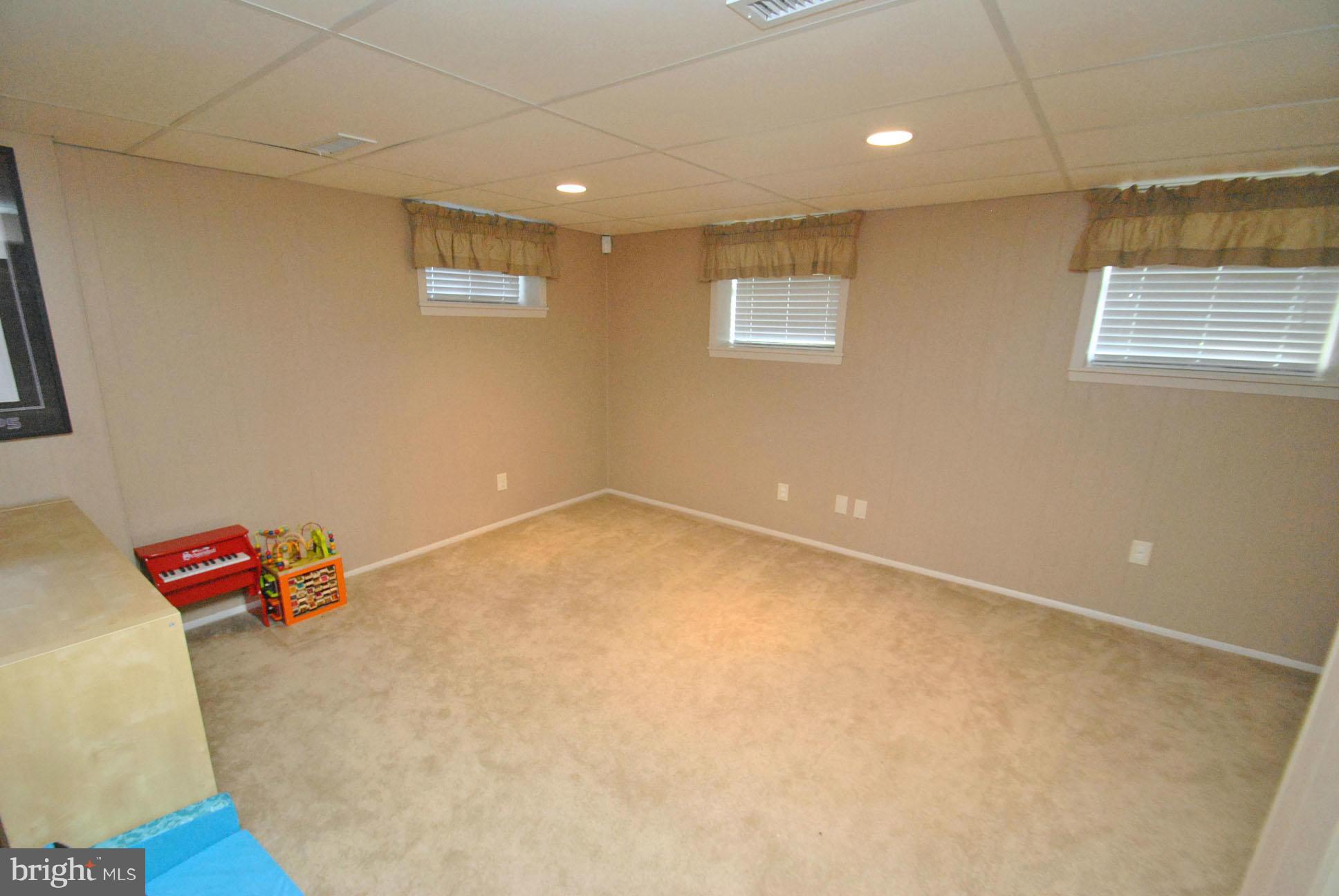 4216 Winterode Way Baltimore, MD 21236 - Photo 22 of 30 BONUS AREA IN FAMILY ROOM