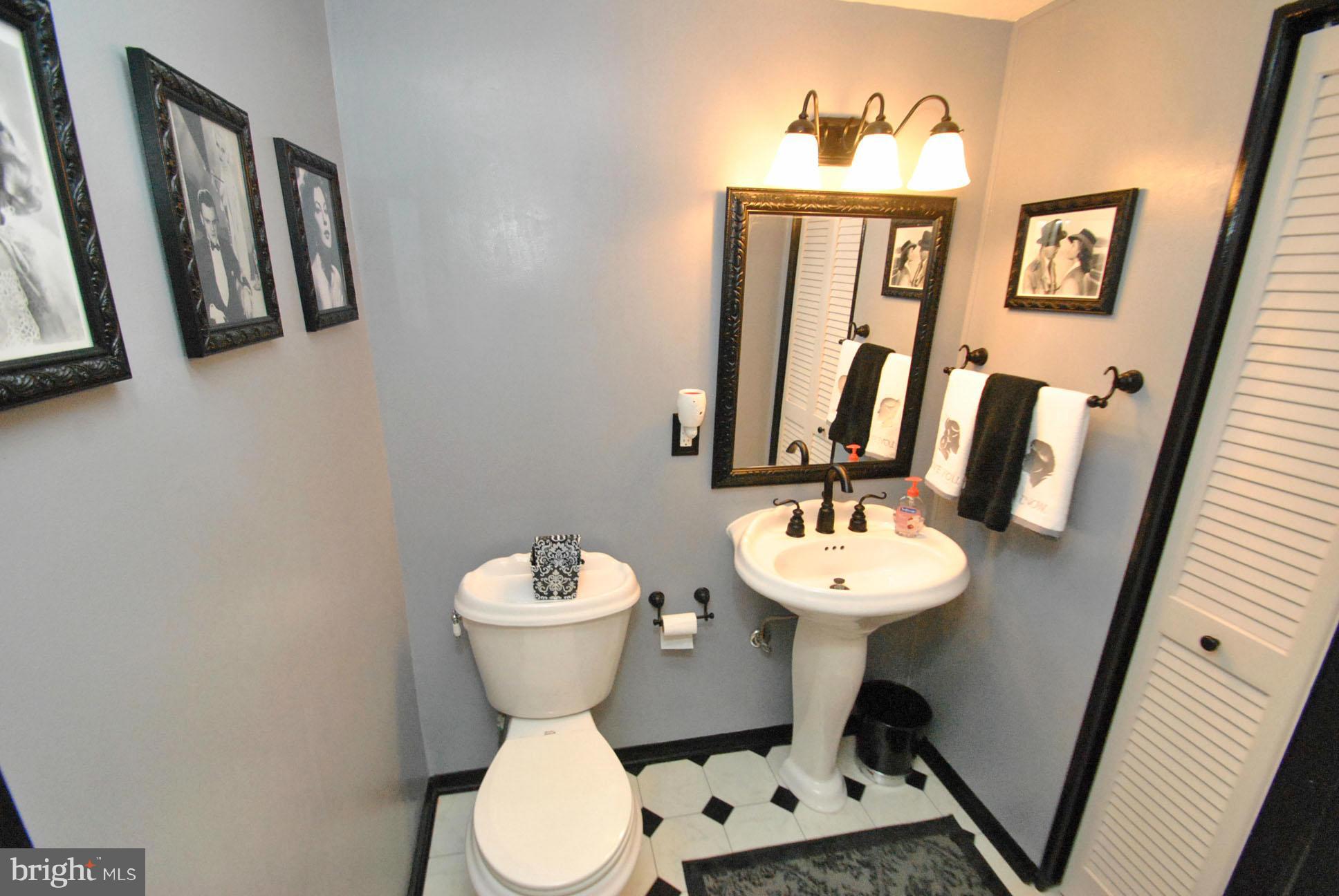 4216 Winterode Way Baltimore, MD 21236 - Photo 24 of 30 1/2 BATH OFF FAMILY ROOM