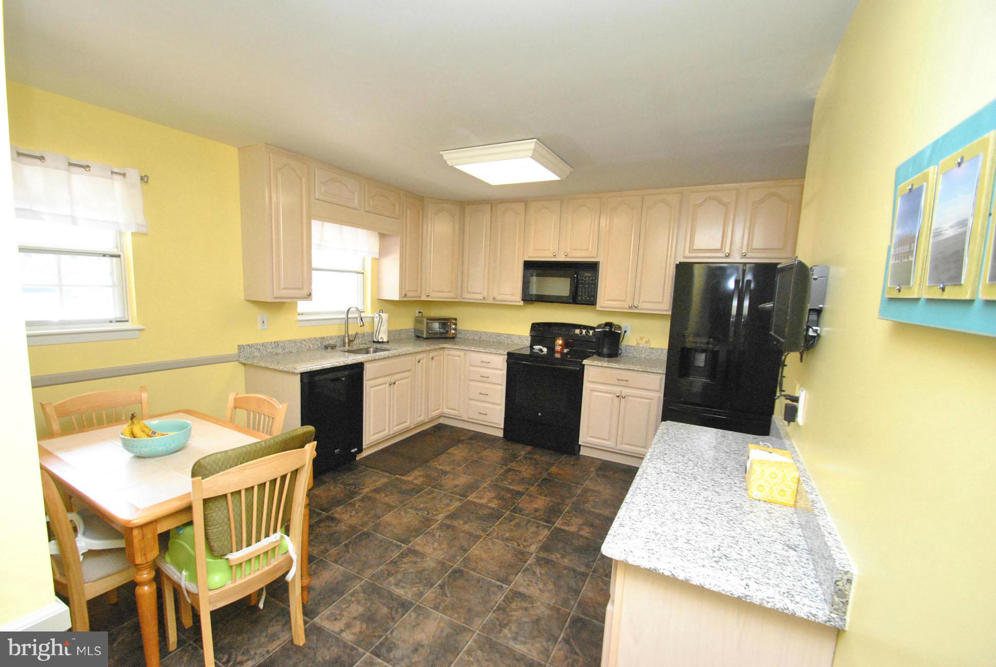 4216 Winterode Way Baltimore, MD 21236 - Photo 6 of 30 UPDATED KITCHEN W/GRANITE COUNTERS