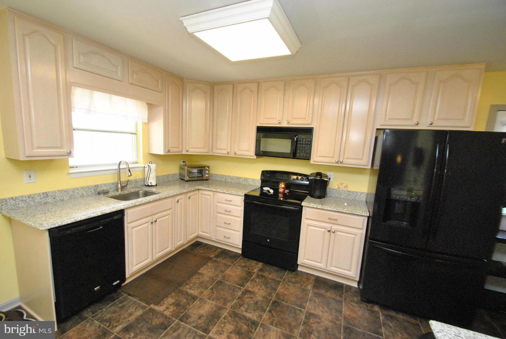 4216 Winterode Way Baltimore, MD 21236 - Photo 7 of 30 UPDATED KITCHEN W/GRANITE COUNTERS