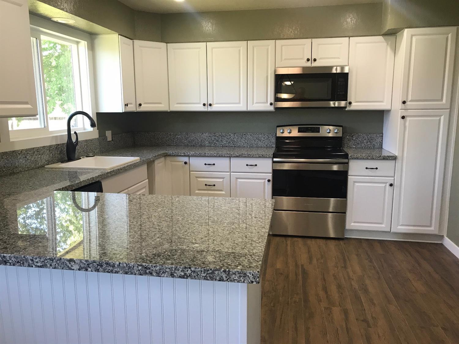 844 West Harbeck Road Grants Pass, OR 97527 - Photo 4 of 19 Additional Photo