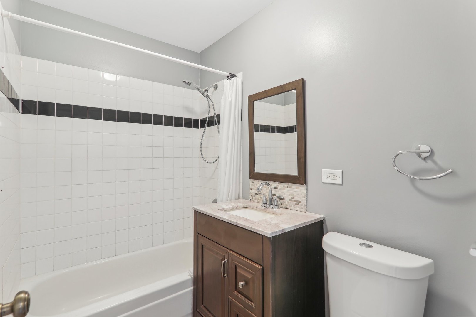148 Green Bay Road, Unit 1 Glencoe, IL 60022 - Photo 18 of 21 Gallery Image 18