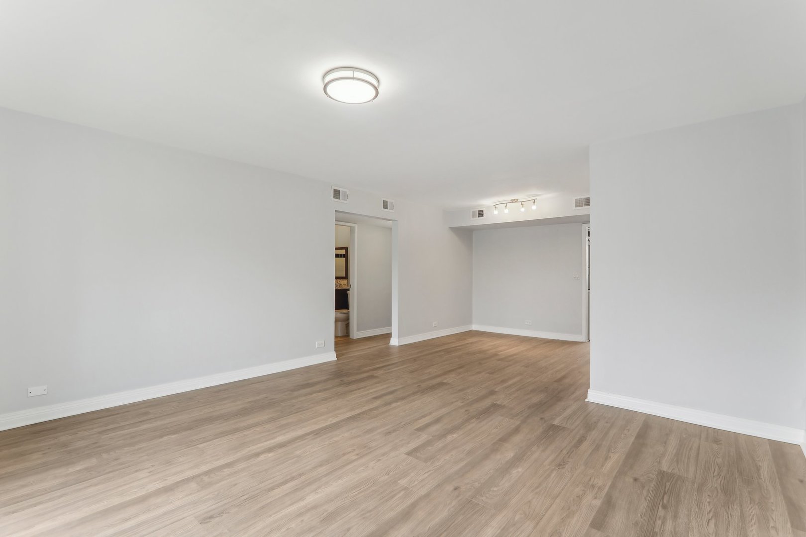 148 Green Bay Road, Unit 1 Glencoe, IL 60022 - Photo 5 of 21 Gallery Image 5