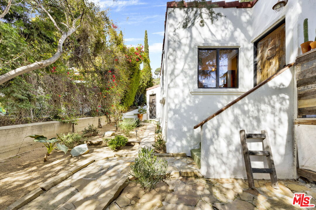 2021 Rome Drive Los Angeles, CA 90065 - Photo 14 of 57