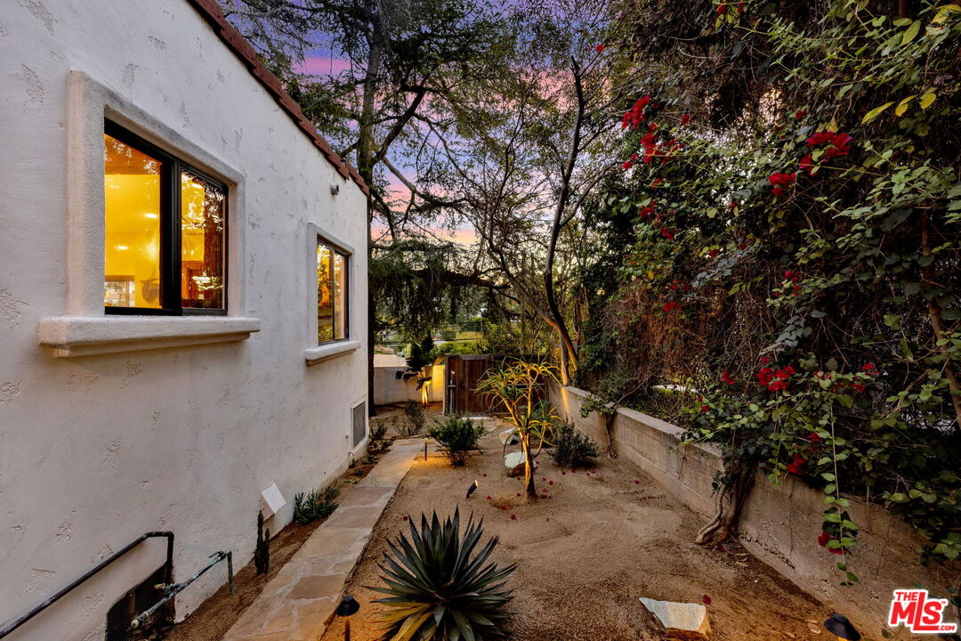 2021 Rome Drive Los Angeles, CA 90065 - Photo 10 of 57