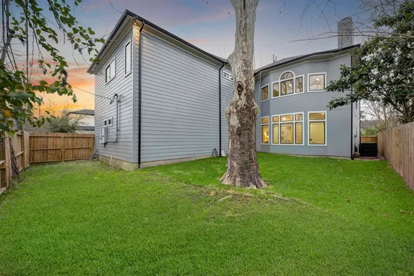 $1,150,000 | 5519 Newcastle Street, Bellaire, TX 77401