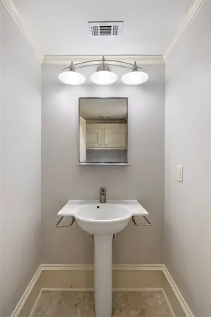 $1,150,000 | 5519 Newcastle Street, Bellaire, TX 77401