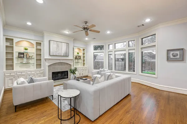 $1,150,000 | 5519 Newcastle Street, Bellaire, TX 77401