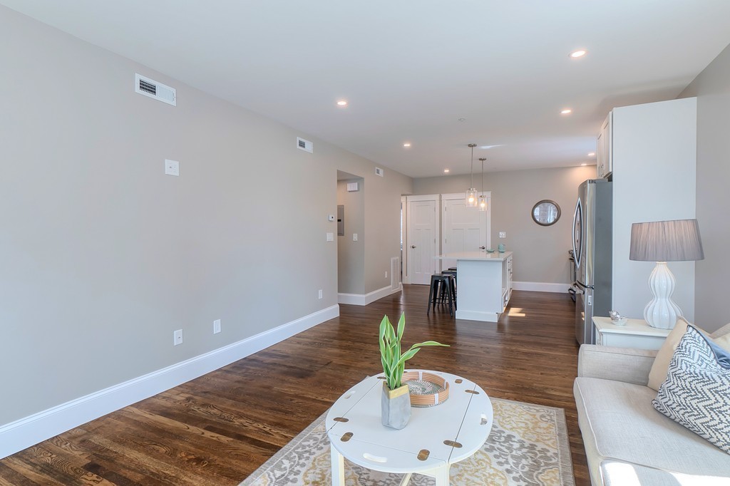251 Rantoul Street, Unit 1 Beverly, MA 01915 - Photo 6 of 26 Gallery Image 6