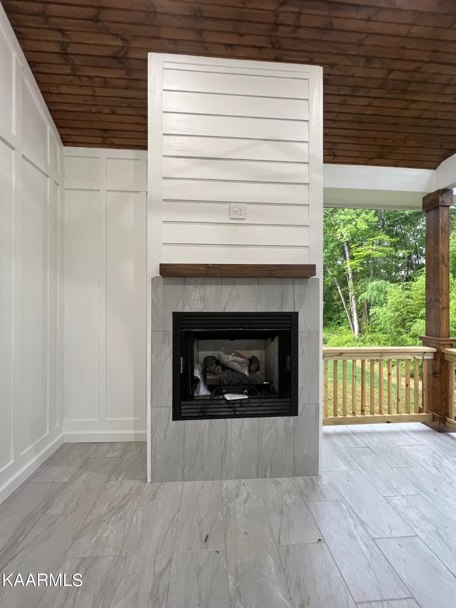 127 Culver Road Oak Ridge, TN 37830 - Photo 8 of 18 127 fireplace