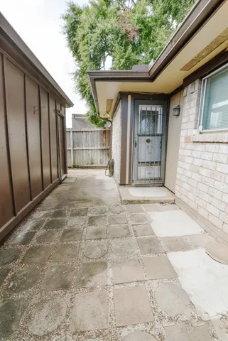 a small barn with a outdoor space