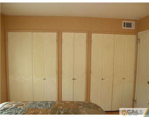 8 Roger Road Edison, NJ 08817 - Photo 5 of 10