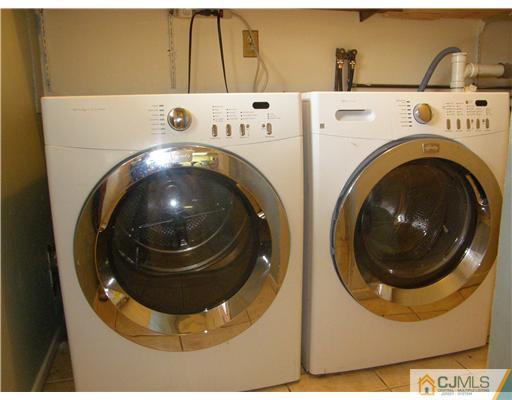 8 Roger Road Edison, NJ 08817 - Photo 9 of 10 a utility room with dryer and washer