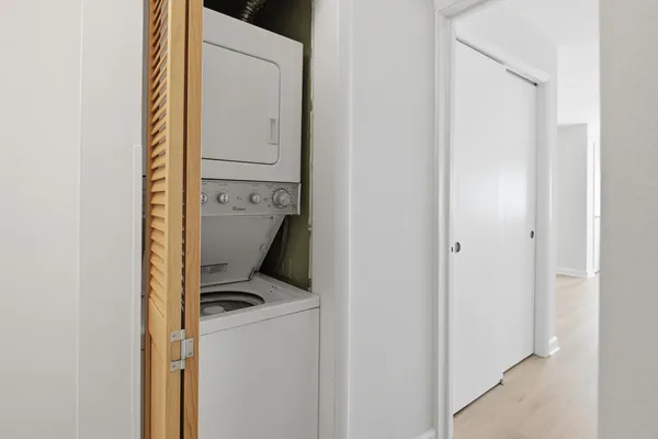 $2,300 | 750 Dempster Street, Unit CG4, Mount Prospect, IL 60056