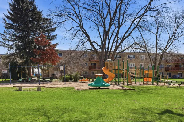 $2,300 | 750 Dempster Street, Unit CG4, Mount Prospect, IL 60056