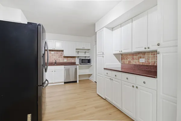 $2,300 | 750 Dempster Street, Unit CG4, Mount Prospect, IL 60056