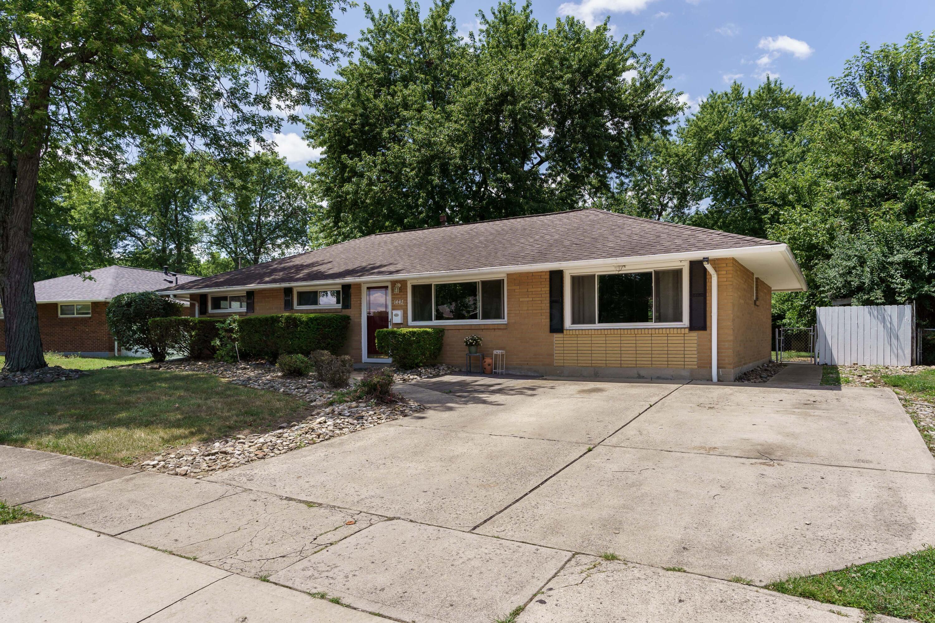 1447 Rosehill Road Reynoldsburg, OH 43068 - Photo 2 of 29 Lots of off street parking