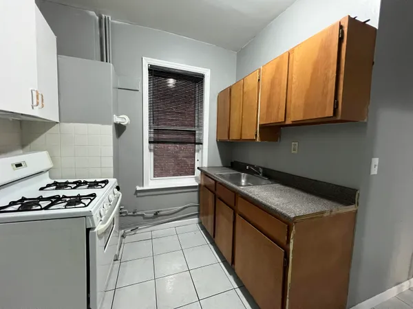 $1,300 | 32 Broadway, Unit 1, Jersey City, NJ 07306
