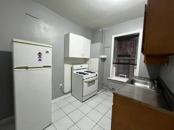 $1,300 | 32 Broadway, Unit 1, Jersey City, NJ 07306