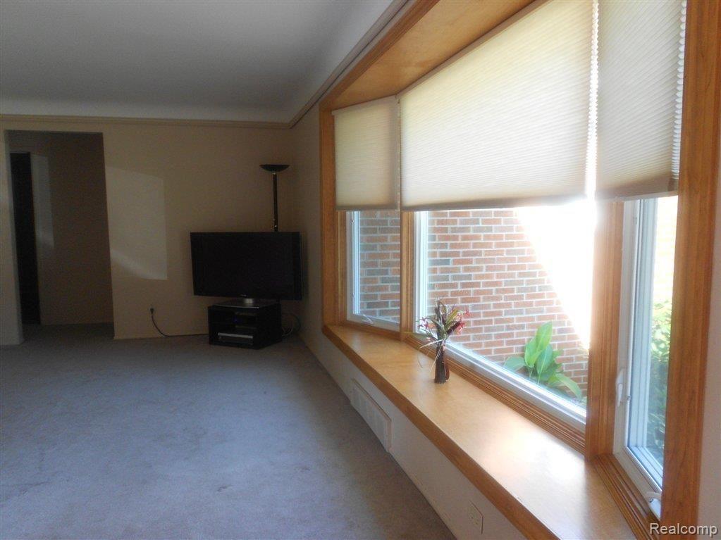36887 Greenbush Road Wayne, MI 48184 - Photo 3 of 18 DSCN0870.JPG