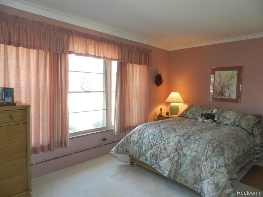 1595 South Renaud Road Grosse Pointe, MI 48236 - Photo 9 of 14 DSCN2155.jpg