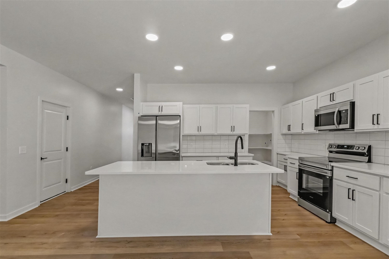 1480 West Valley Road Lansing, MI 48906 - Photo 4 of 32 Gallery Image 4