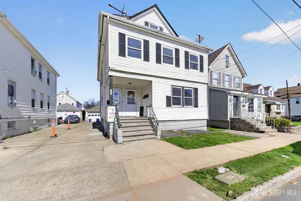 $2,500 | 125 Lowell Street, Unit 1, Carteret, NJ 07008