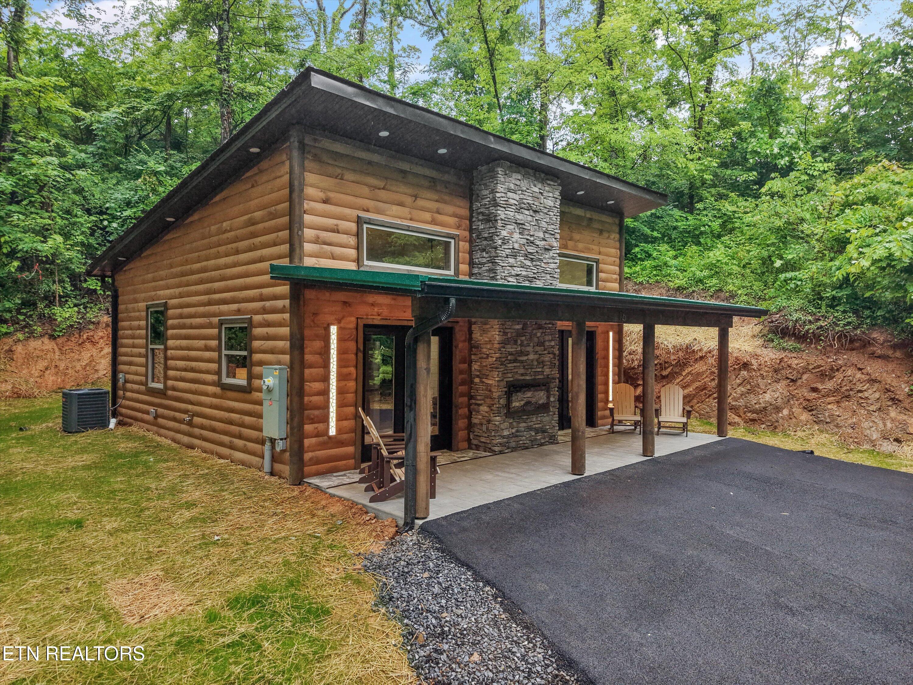 2036 Ridge Road, Unit 16 Pigeon Forge, TN 37863 - Photo 2 of 24 03-2036 Ridge Rd017