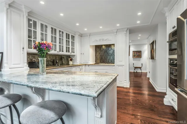 $1,649,000 | 52 Hyde Court, Manhasset, NY 11030