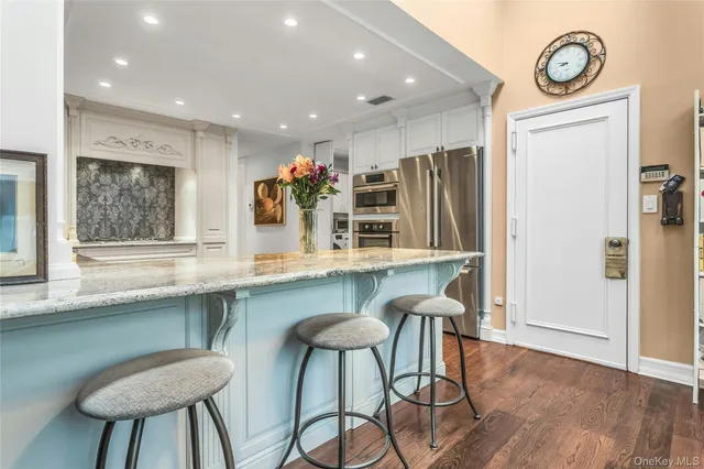 $1,649,000 | 52 Hyde Court, Manhasset, NY 11030