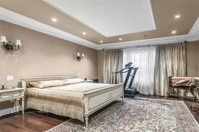 $1,649,000 | 52 Hyde Court, Manhasset, NY 11030