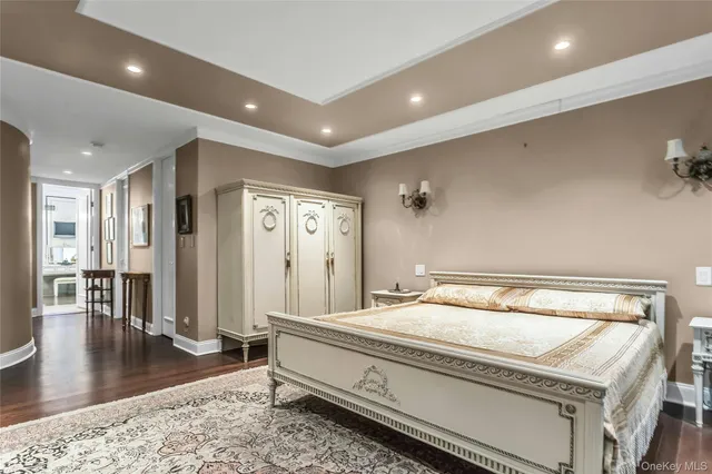 $1,649,000 | 52 Hyde Court, Manhasset, NY 11030