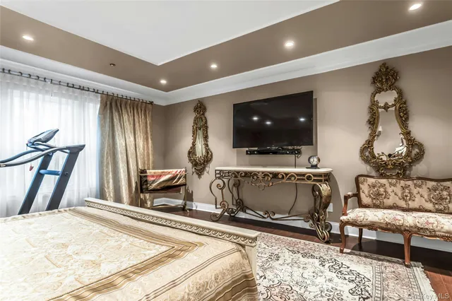 $1,649,000 | 52 Hyde Court, Manhasset, NY 11030