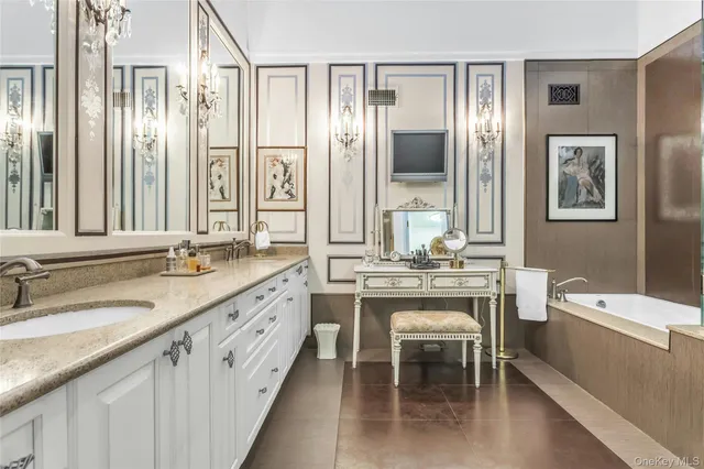 $1,649,000 | 52 Hyde Court, Manhasset, NY 11030