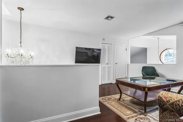 $1,649,000 | 52 Hyde Court, Manhasset, NY 11030