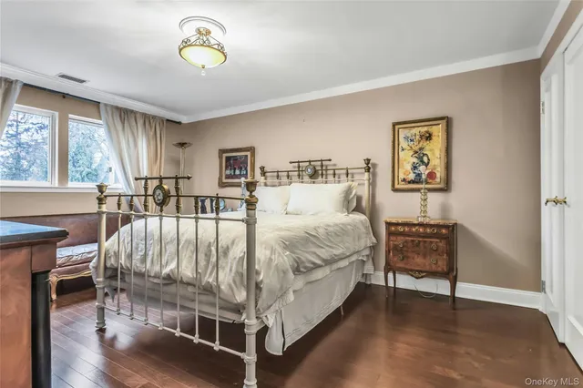 $1,649,000 | 52 Hyde Court, Manhasset, NY 11030