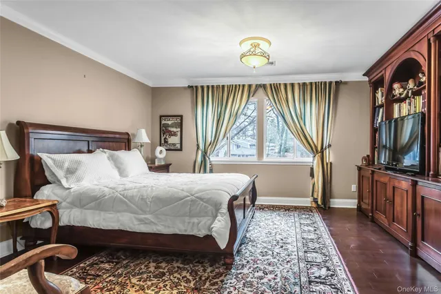 $1,649,000 | 52 Hyde Court, Manhasset, NY 11030