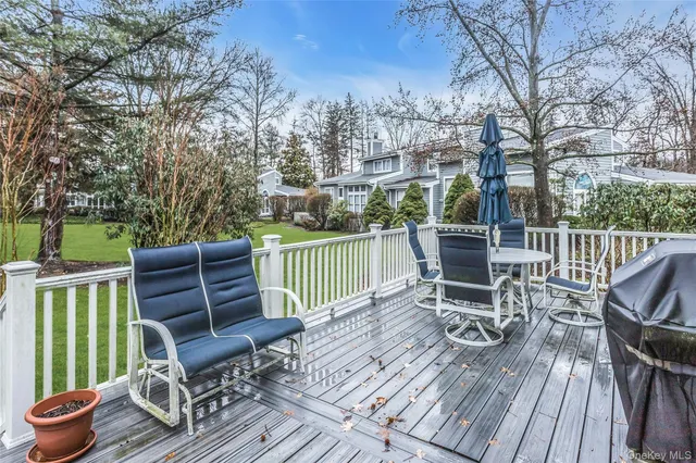 $1,649,000 | 52 Hyde Court, Manhasset, NY 11030