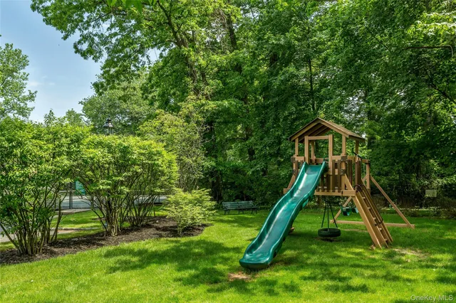 $1,649,000 | 52 Hyde Court, Manhasset, NY 11030