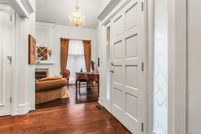 $1,649,000 | 52 Hyde Court, Manhasset, NY 11030